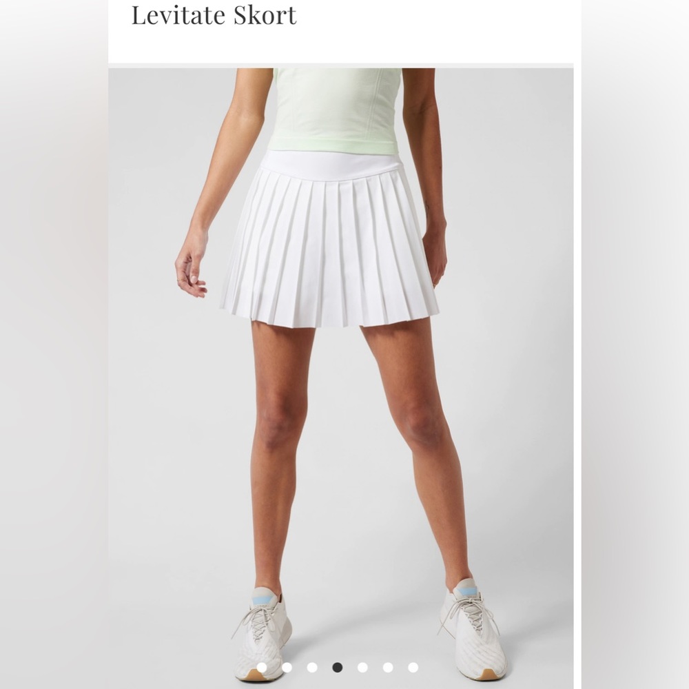 White Athleta Levitate Tennis skort - size small